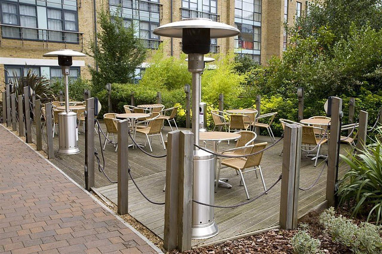 Premier Inn London Kew Bridge Exterior foto