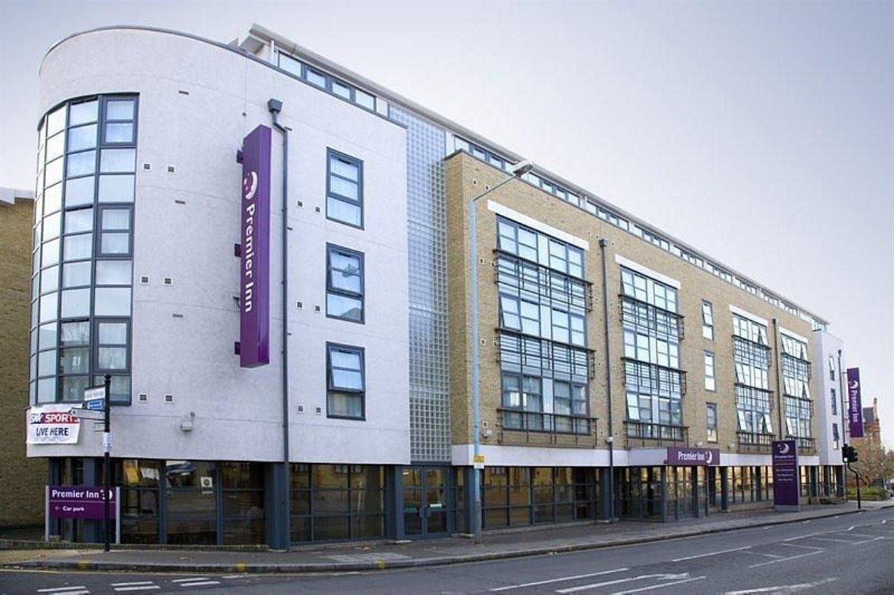 Premier Inn London Kew Bridge Exterior foto