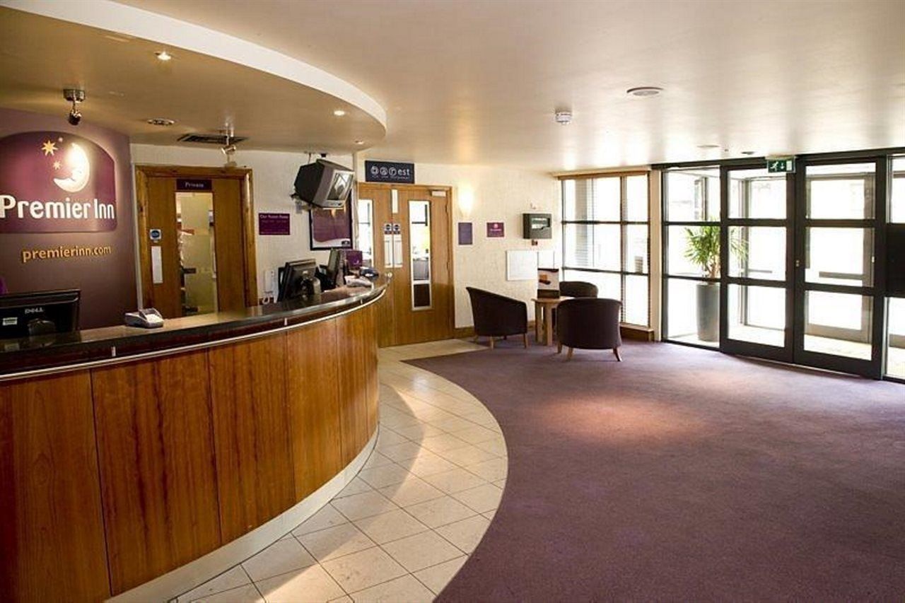 Premier Inn London Kew Bridge Exterior foto