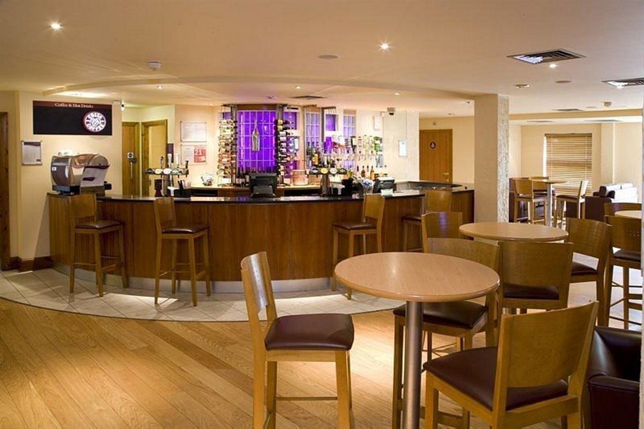 Premier Inn London Kew Bridge Exterior foto